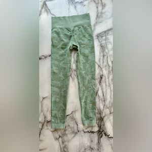 Scrunch camo leggings